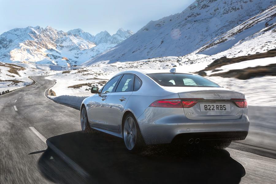  Jaguar XF R-Sport AWD 2016 года  (фото 17 из 21)